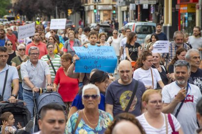 Familias protestaron el lunes para reclamar poder elegir colegio.