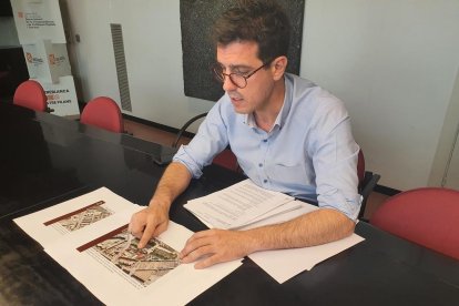 El primer tinent d'alcalde i regidor d'Urbanisme de la Paeria de Lleida, Toni Postius, durant la roda de premsa posterior a la Comissió municipal d'Urbanisme