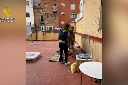 Imagen del registro el miércoles en el domicilio del arrestado. 