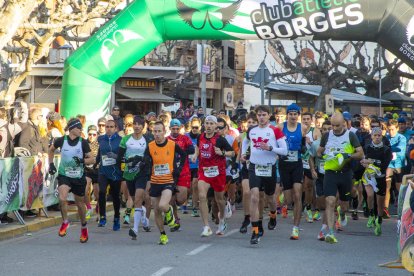 La salida de la prueba en el Passeig del Terrall, que estuvo lleno de público animando a los atletas.