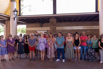 Familiares, vecinos y amigos de Carmen la recordaron ayer con un minuto de silencio. 