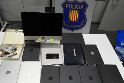 Material informàtic robat pel grup desarticulat pels Mossos d’Esquadra.