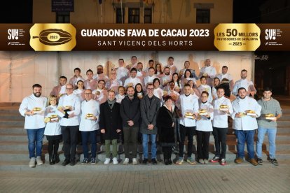 Fotografia de grup dels premiats en l'edició del 2023 dels guardons Fava de Cacau.