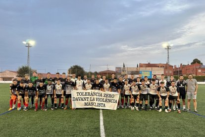 Borges i Fraga van mostrar abans del seu partit de dissabte una pancarta contra la violència masclista.