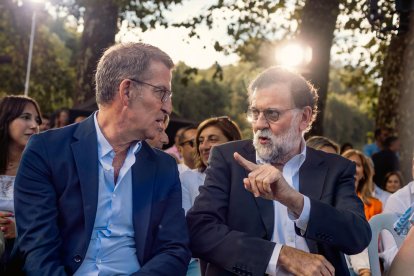 Alberto Núñez Feijóo i Mariano Rajoy junts ahir en un míting del PP a Galícia.