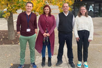 Membres de l'equip de la UdL que s'encarregarà de testar l'eficàcia de vacunes animals en un projecte de recerca europeu, format d'esquerra a dreta, per Gustavo Ramírez, Judith Ribas, Lorenzo Fraile, Paula Curto.