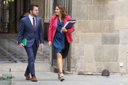 Pere Aragonès ayer junto a la consellera de la Presidencia, Laura Vilagrà.