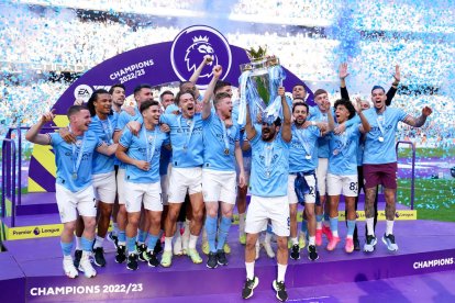 El City celebra la Liga con otra victoria