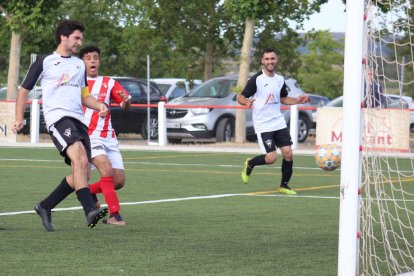 Ignasi, justo después del remate que significó el primer gol del partido para el Vallfogona.