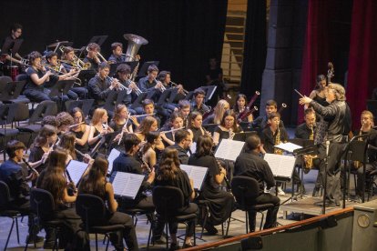 Actuación anoche de la banda formada por los estudiantes durante el Curso Internacional de Música.