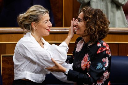 La ministra de Treball, Yolanda Díaz, ahir amb la d’Hisenda, María Jesús Montero.