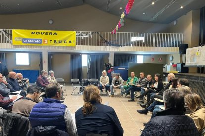 Reunión en Bovera. Alcaldes y ediles de los 19 municipios del Segrià y Les Garrigues que exigen estar dentro del territorio beneficiado por las ayudas se reunieron ayer en Bovera, a 10,4 kilómetros de la central de Ascó.