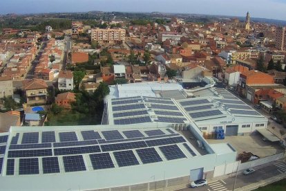 Una firma de Les Borges instala 1.100 paneles solares de autoconsumo