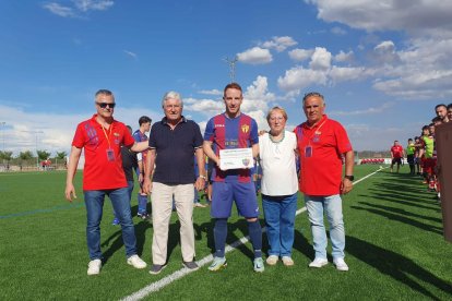 Marc Estrella va ser homenatjat a l’últim partit de Lliga que va suposar l’ascens de categoria.