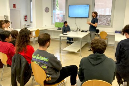 Alumnes de l'escola d'art municipal fan una peça audiovisual per mitjà de la intel·ligència artificial