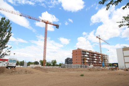 Imagen de archivo de viviendas en obras en Lleida ciudad. 