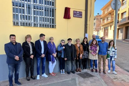 Acto de inauguración ayer de la calle Manolita Susagna, antes de Jordana de Pozas. 