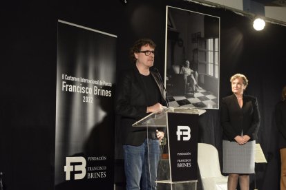 Txema Martínez recibe en Oliva el premio Francisco Brines de poesía