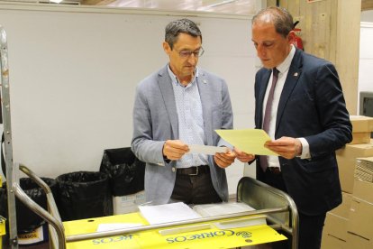 Crespín va visitar ahir oficines de Correus a Lleida.