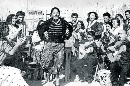 Carmen Amaya, en pleno baile.