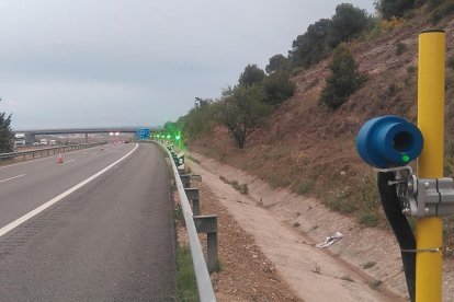 Imagen del sistema láser que se ha instalado en la AP-2 entre Les Borges Blanques y Castelldans.