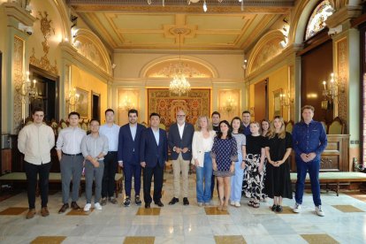 Fèlix Larrosa y la edil Pilar Bosch recibieron a representantes de Invelon y ByteDance ayer en la Paeria. 