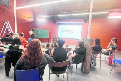 Formación en detección de abuso infantil al equipo del Aula de Teatre de Lleida.