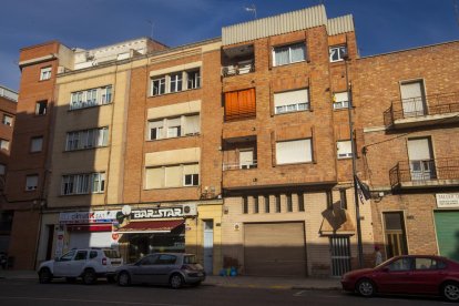 Vista del inmueble donde ayer tuvo lugar el incendio. 