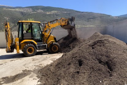 La zona d’assecatge del compost orgànic de la planta de compostatge de Sort.