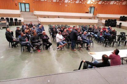 Un moment de l’assemblea de Verdú de dimarts passat.