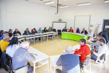 Moment de la firma del nou conveni col·lectiu del metall de Lleida entre els sindicats i Femel.