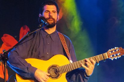 Nick Mulvey cerró en el Cafè del Teatre el Festival MUD 2023.