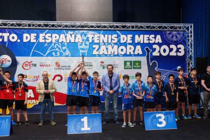 Roger Quesada, Roc Gibert y Èric Negredo levantan el título de campeones del Borges.