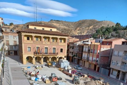 Les obres del nou empedrat del passeig del Cegonyer.