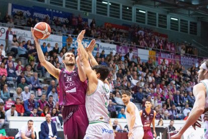 Marko Bakovic va sortir de titular, però el croat no va estar gens encertat en l’estrena al Barris Nord.