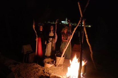 Sant Martí de Riucorb. El poble de Rocafort va ambientar el passatge del terror a l’antic brollador i va comptar amb uns cinquanta figurants.