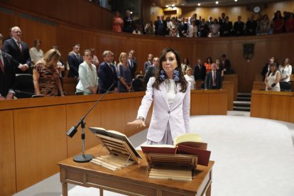 La nueva presidenta de las Cortes de Aragón, Marta Fernández, en el pleno de constitución.