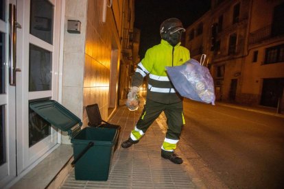 La subida del canon de residuos incentiva la recogida selectiva con sistemas como el puerta a puerta.