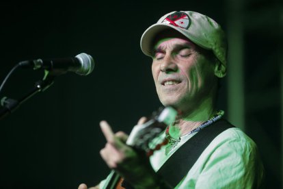 Manu Chao durant un concert.