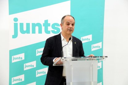 El secretari general de Junts per Catalunya, Jordi Turull, durant una atenció als mitjans de comunicació aquest dijous a la seu de Junts per Catalunya de Lleida

Data de publicació: dijous 26 de gener del 2023, 19:32

Localització: Lleida

Autor: Anna Berga