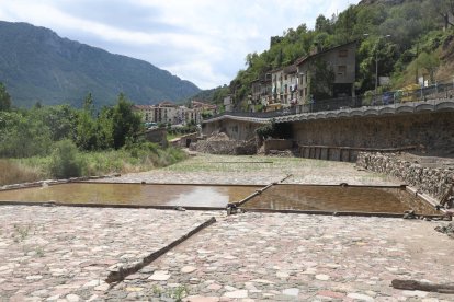 El pueblo de Gerri de la Sal, visto desde las salinas de la localidad.