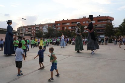 Ball de gegants durant les festes de la Bordeta de l’any passat.