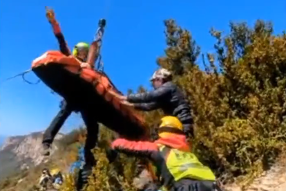 VÍDEO | Rescaten un parapentista accidentat a Àger