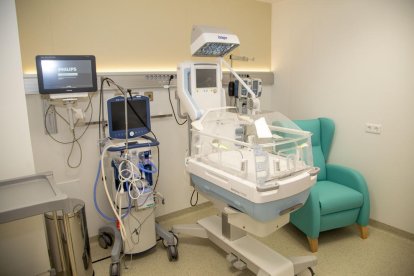 UCI Neonatal. El Arnau estrenó el pasado mes de septiembre la nueva UCI neonatal, que cuenta con habitaciones individuales para que las familias tengan más intimidad con sus bebés.