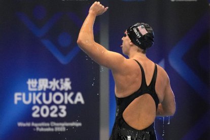 Ledecky celebra el seu títol mundial.