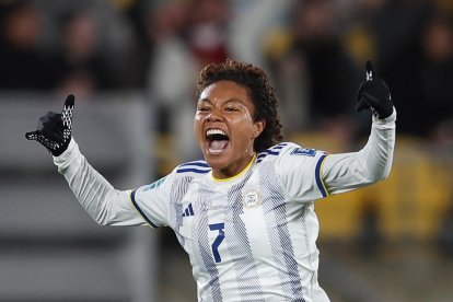 Sarina Bolden, de Filipinas, celebra su gol ante Nueva Zelanda.