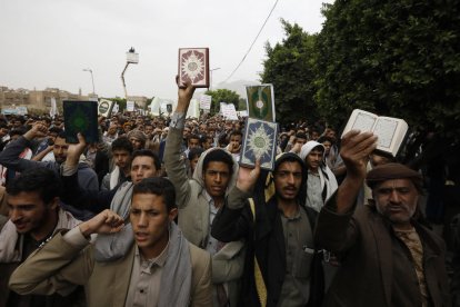 Protesas en Saná, Yemen, por la quema de ejemplares del Corán.