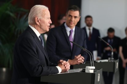 El president dels Estats Units, Joe Biden, compareix després de la seua reunió amb el president del Govern espanyol, al Palau de La Moncloa.