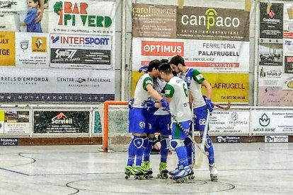 Los jugadores del ICG Software Lleida celebran uno de los goles ayer en Palafrugell.