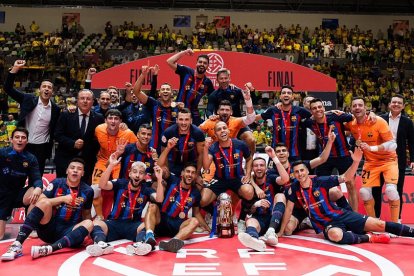 L’equip de futbol sala va completar divendres passat un ple històric de títols de Lliga.